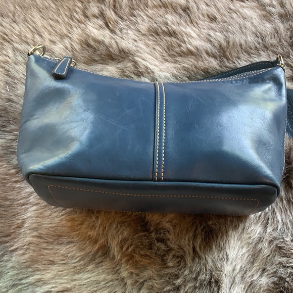 Coach - Picture 2 of 9